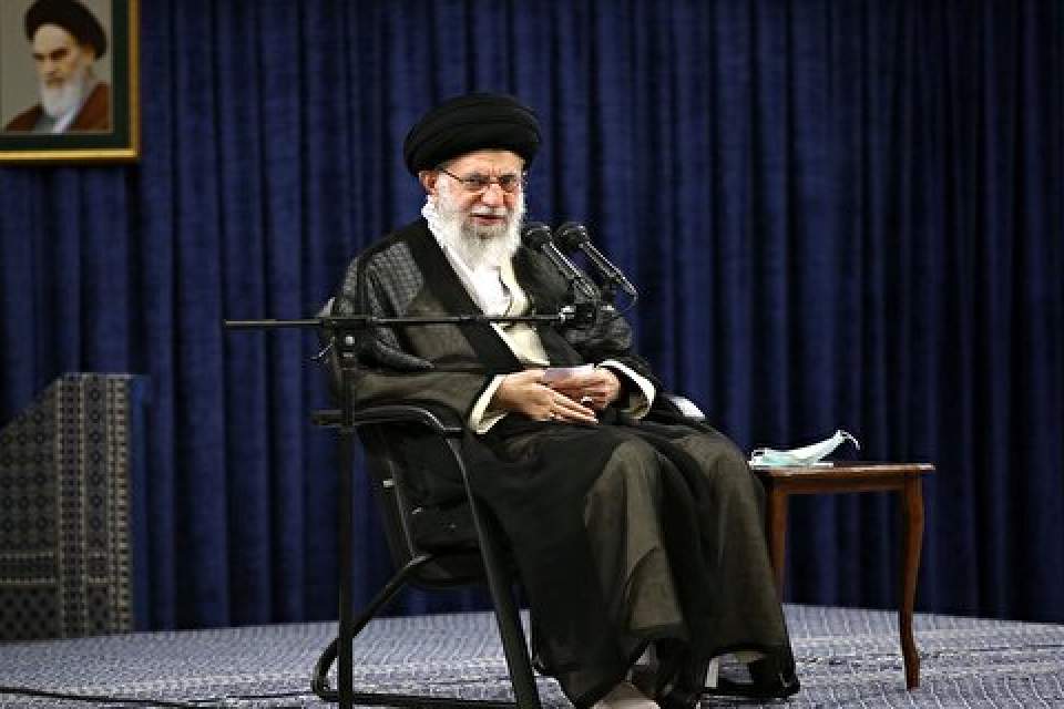 امام خامنه‌ای: راز سربلندی جمهوری اسلامی در مقابل همه حوادث ایستادگی و نهراسیدن از دشمنان است